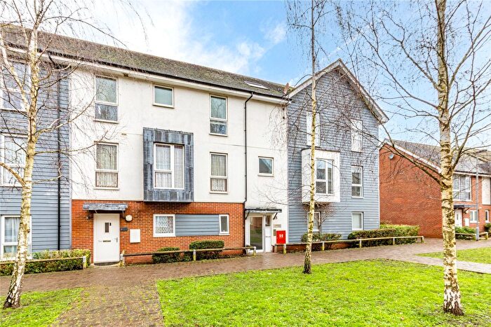 2 Bedroom Flat For Sale In Addlestone, Surrey, KT15