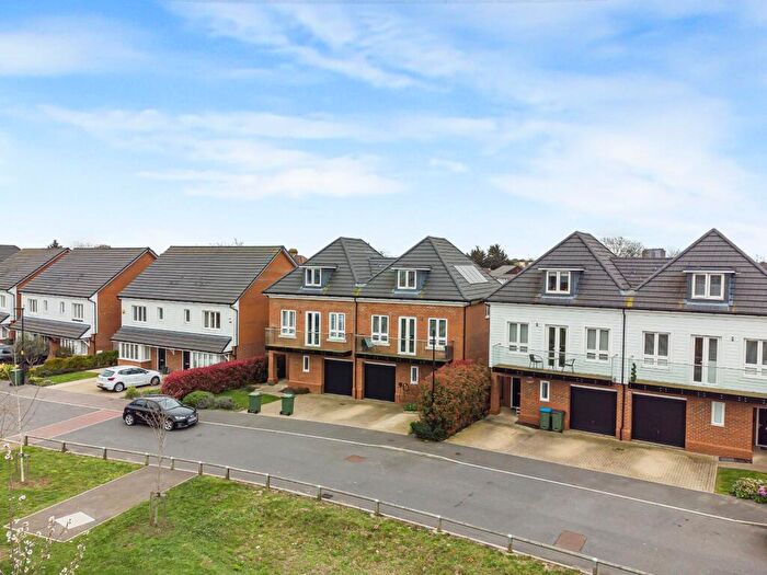 4 Bedroom Semi Detached House For Sale In Holland Gardens, London, SE9