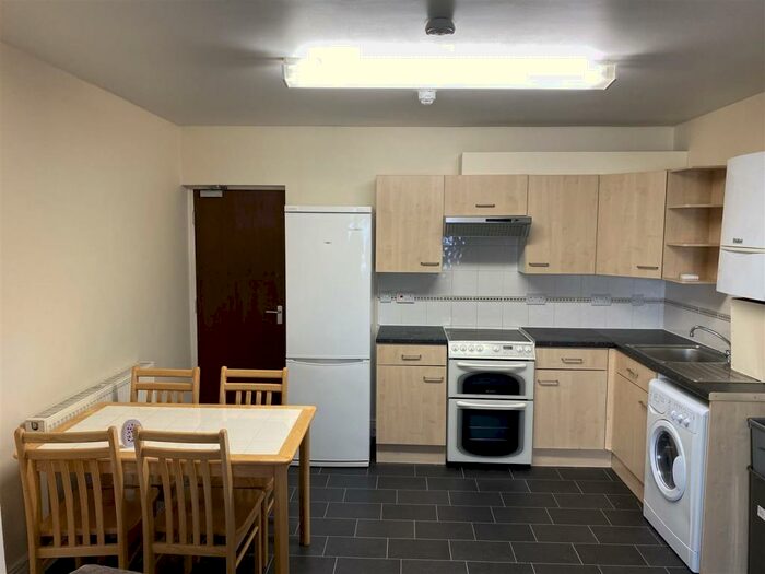 3 Bedroom Flat To Rent In Flat, Mill Road, Cambridge, CB1