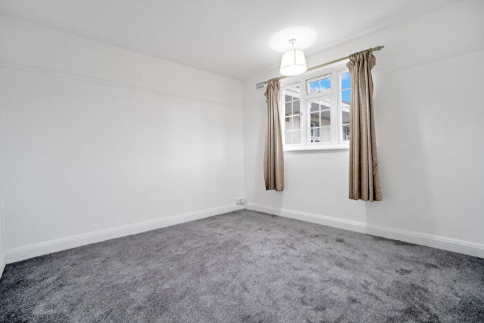 2 Bedroom Flat For Sale In The Holt, London Road, Morden, SM4