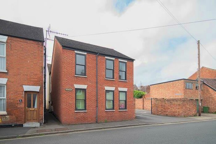 1 Bedroom Flat To Rent In Hopton Court, Davis Alley, Tewkesbury, GL20