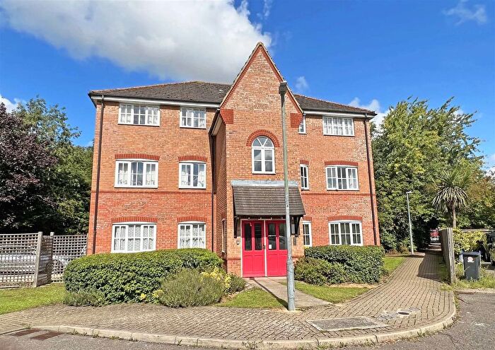 2 Bedroom Flat For Sale In Ragley Close, Great Notley, Braintree, CM77