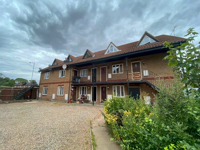 2 Bedroom Maisonette To Rent In Chase Court, Thetford, IP24