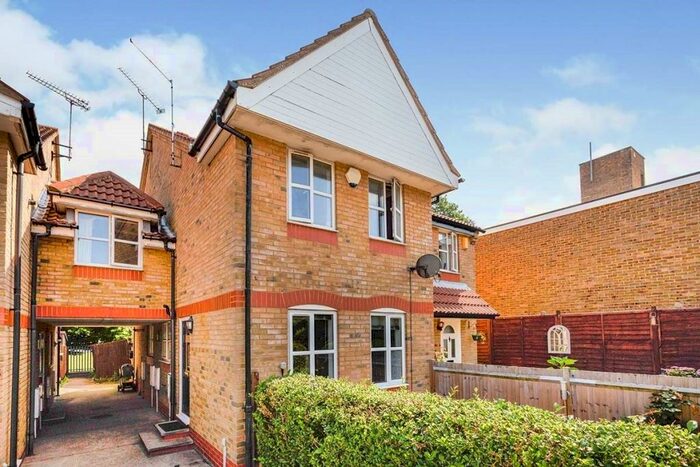 1 Bedroom Flat To Rent In St. Clements Close, Northfleet, Gravesend, Kent, DA11