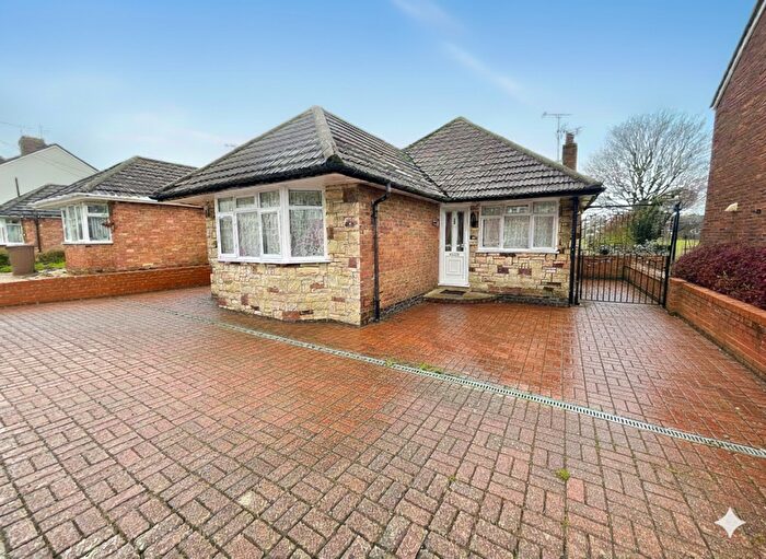 3 Bedroom Detached Bungalow For Sale In Blundell Road, Luton, Bedfordshire, LU3