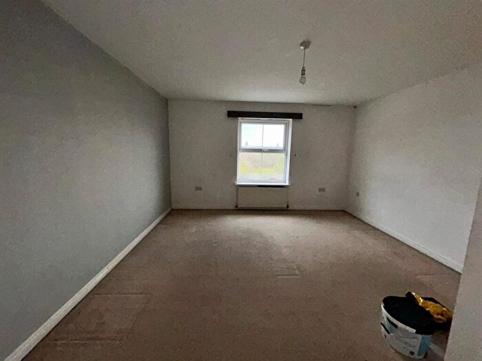 4 Bedroom Town House To Rent In Littlebrooke Close, Bolton, BL2