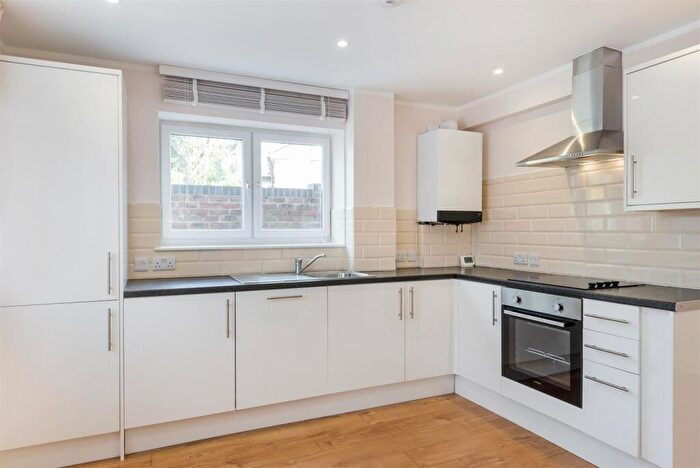 1 Bedroom Flat For Sale In Leeway Close, Hatch End, Pinner, HA5