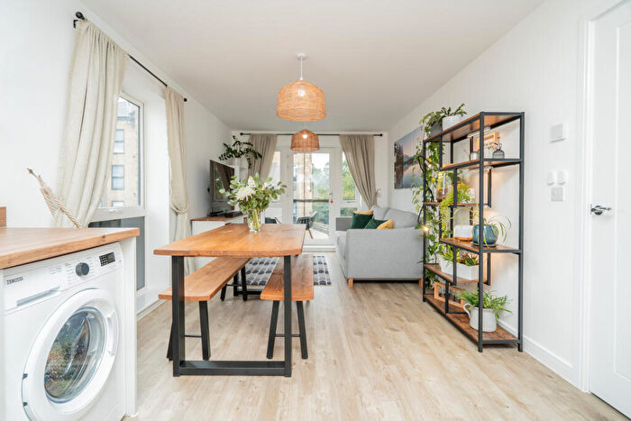 2 Bedroom Apartment For Sale In Twain Way, Tattenhoe Park, Milton Keynes, MK4