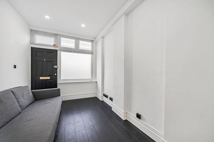 Studio To Rent In Liverpool Road, Islington, London, N1