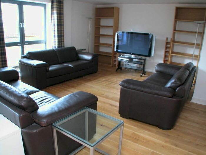 2 Bedroom Flat To Rent In Calverley Street, Leeds, LS1