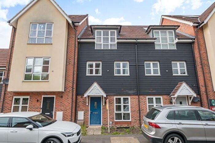 3 Bedroom Property To Rent In Prothero Close, Aylesbury, HP21