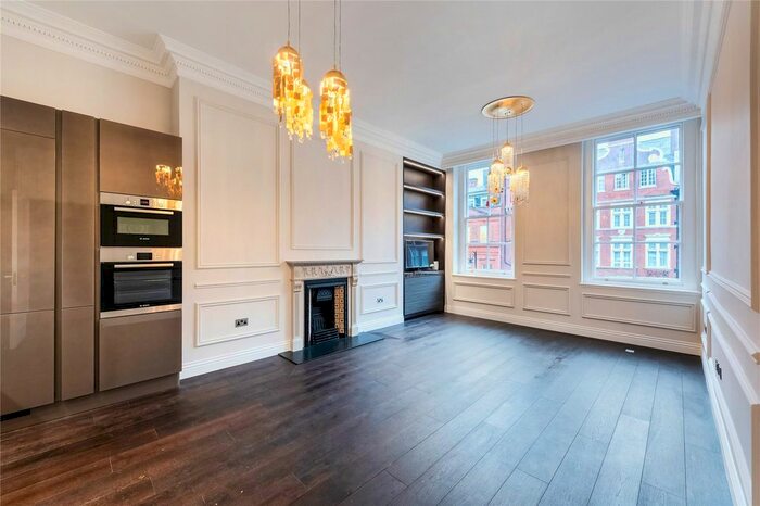 3 Bedroom Flat To Rent In Pont Street, London, SW1X