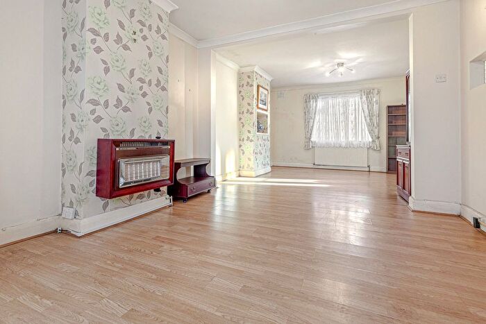 2 Bedroom Semi-Detached Bungalow For Sale In Holmfield Avenue East, Leicester, LE3
