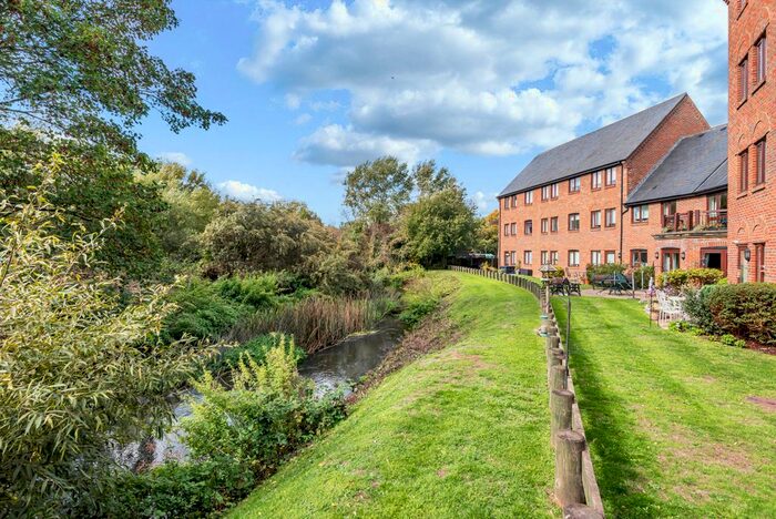 2 Bedroom Flat To Rent In Silk Lane, Twyford, Reading, Berkshire, RG10