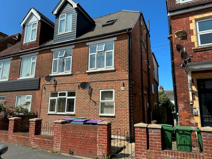2 Bedroom Flat To Rent In Cheriton Road, Folkestone, CT19