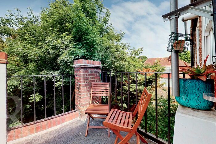 2 Bedroom Flat To Rent In , Queensborough Court, N3