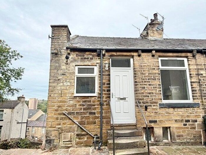 2 Bedroom Property To Rent In Bennett Street, Halifax, HX3