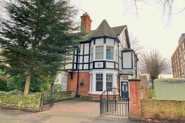 5 Bedroom Semi-Detached House To Rent In Tavistock Drive, Nottingham, NG3