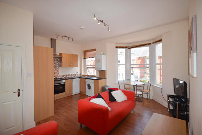 4 Bedroom Maisonette To Rent In £pppw - Mayfair Road, West Jesmond, NE2