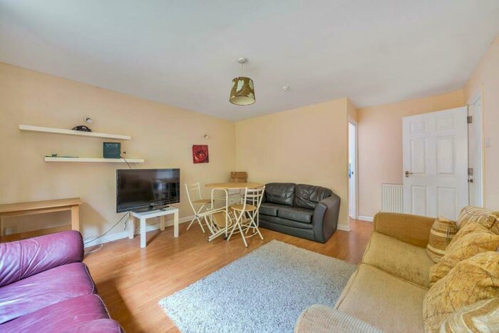 4 Bedroom End Of Terrace House To Rent In Guildford Park Avenue, Guildford, GU2