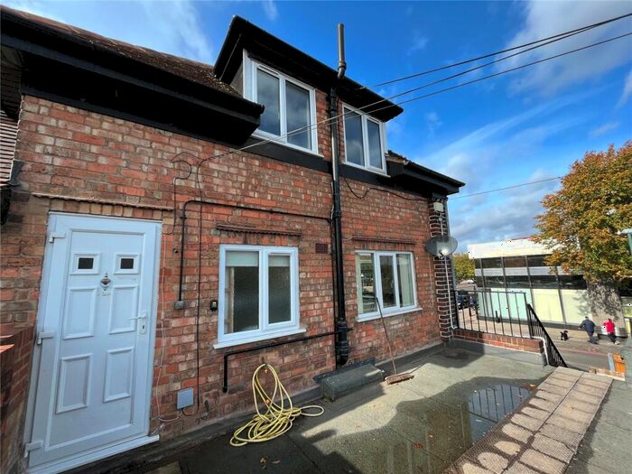 3 Bedroom Flat To Rent In Stratford Road, Shirley, Solihull, West Midlands, B90