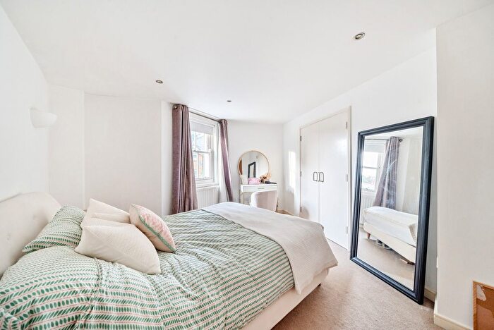 1 Bedroom Flat To Rent In High Street, Esher, KT10