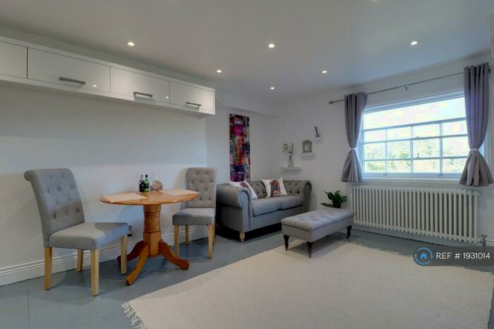 2 Bedroom Flat To Rent In Victoria Way, London, SE7