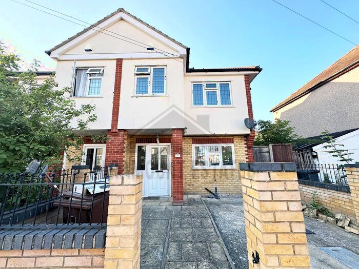 4 Bedroom Semi-Detached House To Rent In Surrey Road, Dagenham, RM10