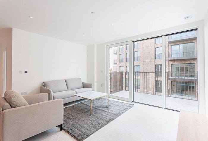2 Bedroom Flat To Rent In Georgette Apartments, Whitechapel, E1