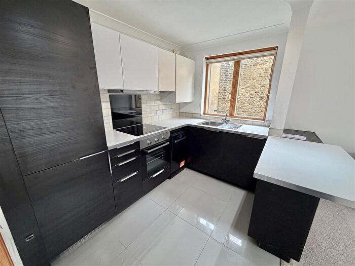 2 Bedroom Apartment To Rent In Williams Grove, Wood Green, N22
