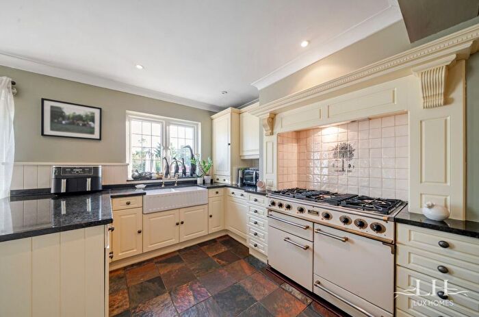 4 Bedroom Terraced House For Sale In Wych Elm Close, Hornchurch, RM11