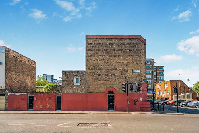 2 Bedroom Flat For Sale In Roman Way, London, N7