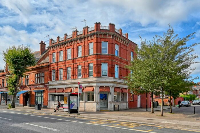 2 Bedroom Flat To Rent In Cricklewood Broadway, London, NW2