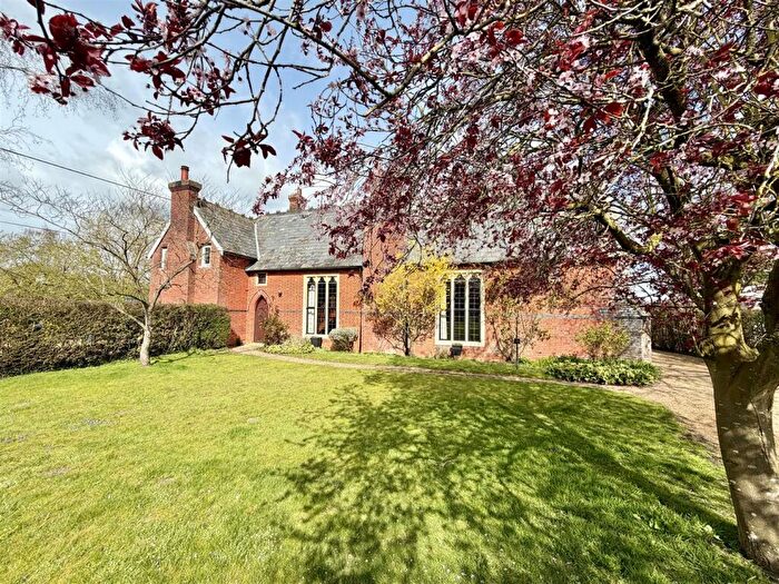 3 Bedroom Semi-Detached House For Sale In The Heywood, Diss, IP22