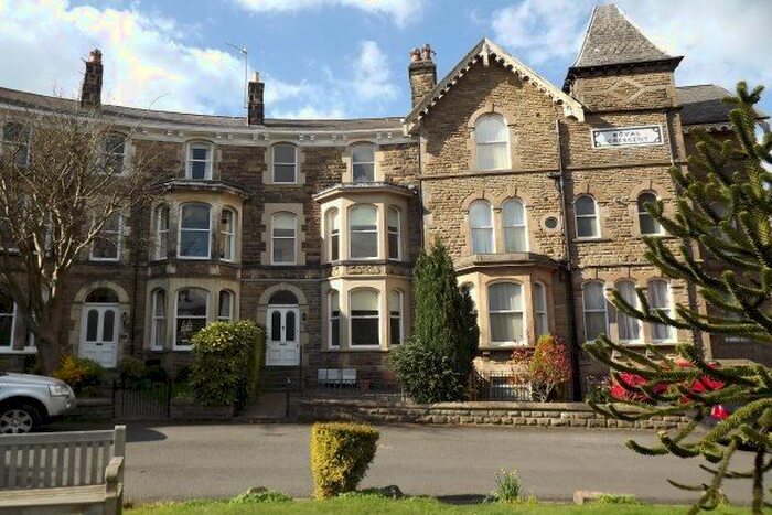 1 Bedroom Flat To Rent In Royal Crescent, Harrogate, HG2
