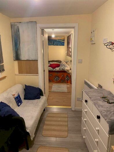 1 Bedroom Flat To Rent In Beechcroft Avenue, London, NW11