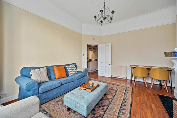 2 Bedroom Flat To Rent In Lime Grove, London, W12