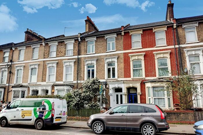 4 Bedroom Flat To Rent In Rectory Road, Stoke Newington, London, N16
