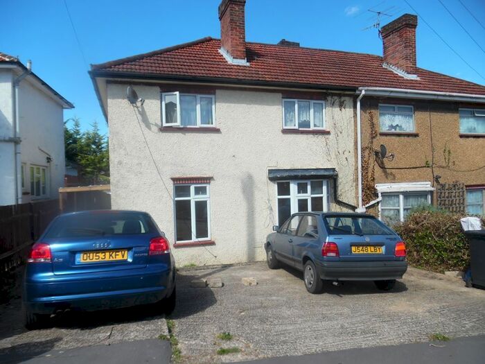 3 Bedroom Flat To Rent In Plumer Road, High Wycombe, HP11