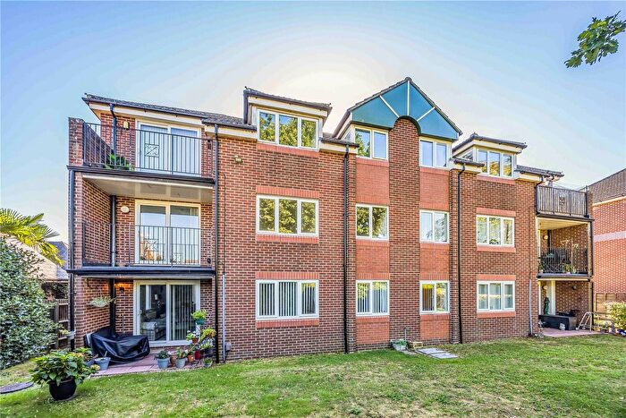 2 Bedroom Flat For Sale In Marie Court, Waterlooville, PO7
