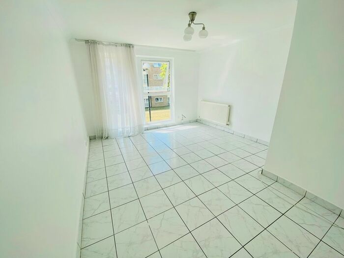 2 Bedroom Flat To Rent In Stocksfield Road, Walthamstow, E17