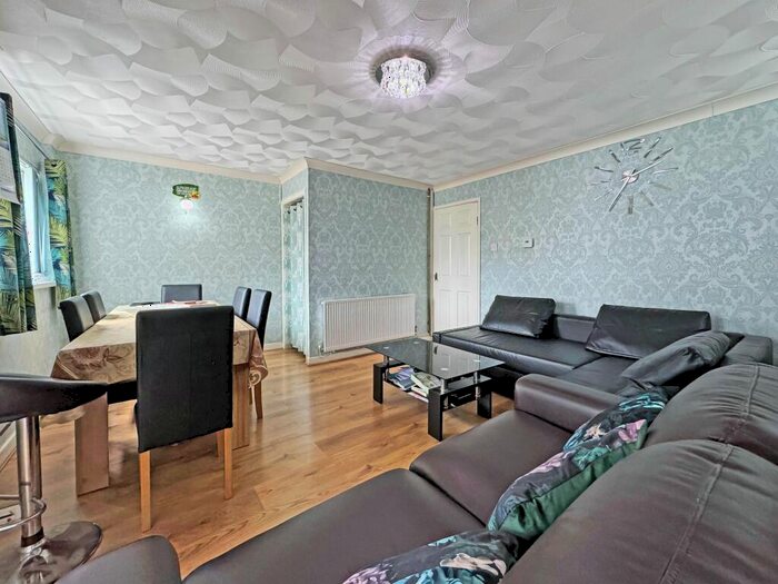 3 Bedroom SemiDetached House For Sale In Linden Grove, Caerphilly, CF83