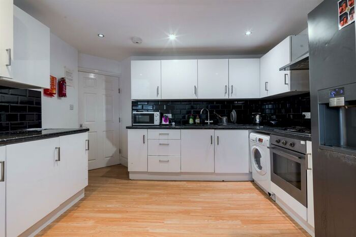 6 Bedroom Property To Rent In Stratford Road, Newcastle Upon Tyne, NE6