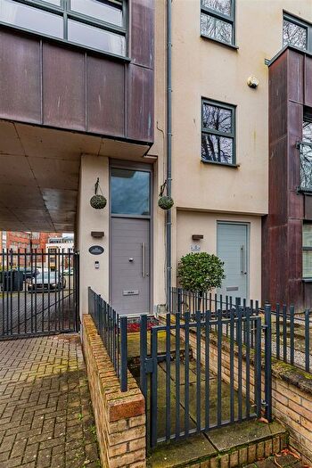 4 Bedroom Town House For Sale In Conway Road, Pontcanna, Cardiff, CF11