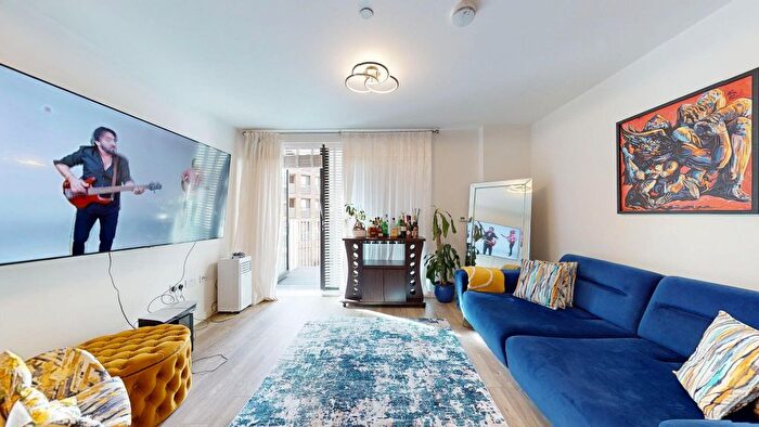 1 Bedroom Flat To Rent In Lakeside Drive, London, NW10