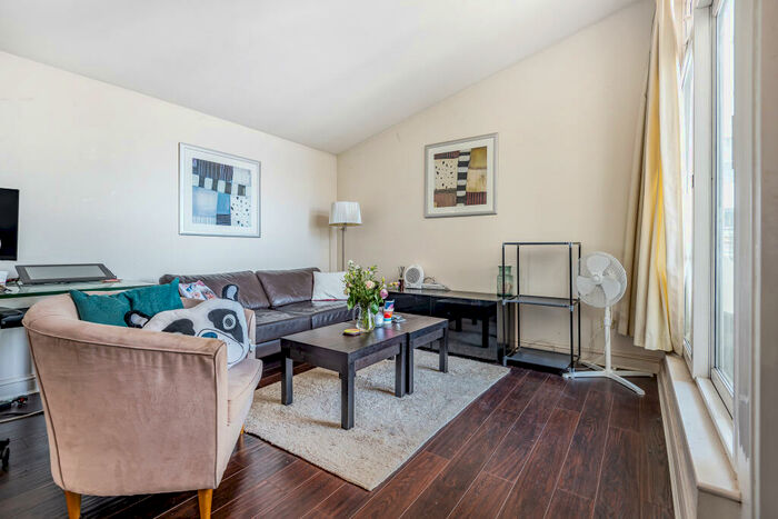 2 Bedroom Flat To Rent In Boat Lifter Way, London, SE16