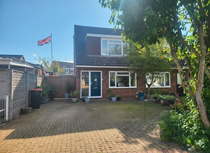 3 Bedroom Semi Detached House For Sale In Trinity Road, Milton Keynes, MK12