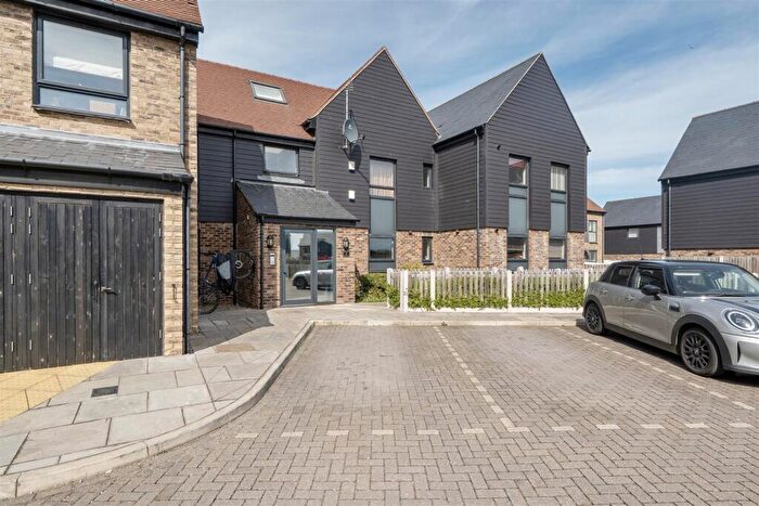 2 Bedroom Apartment For Sale In Brooke Close, Margate, CT9