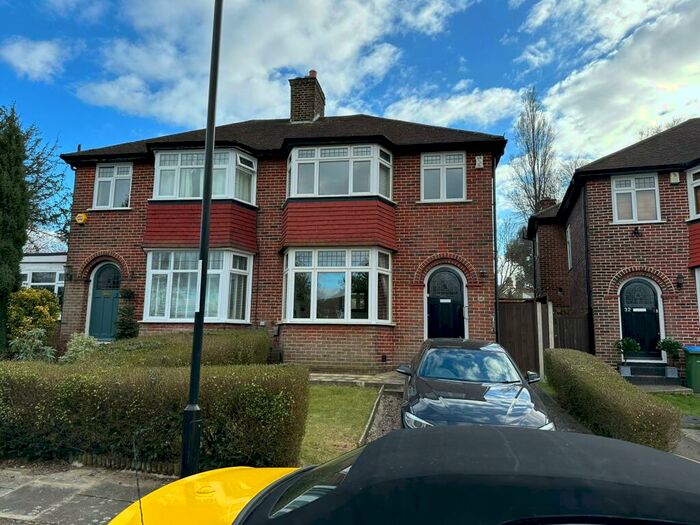 3 Bedroom Semi-Detached House To Rent In London, SE18