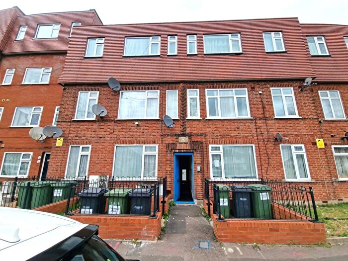 2 Bedroom Flat To Rent In Honeypot Lane, HA7